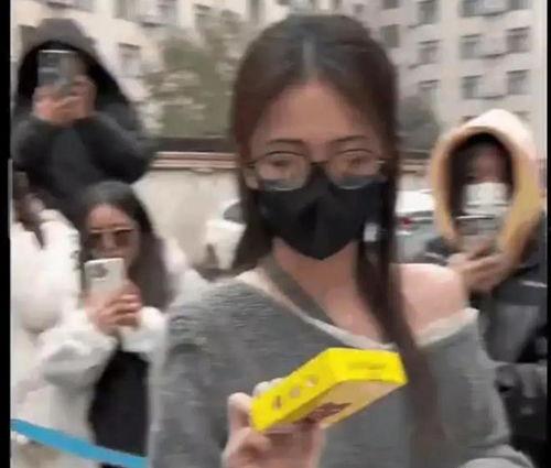娱乐八卦吃瓜直播间视频,娱乐圈幕后故事，吃瓜群众围观大揭秘