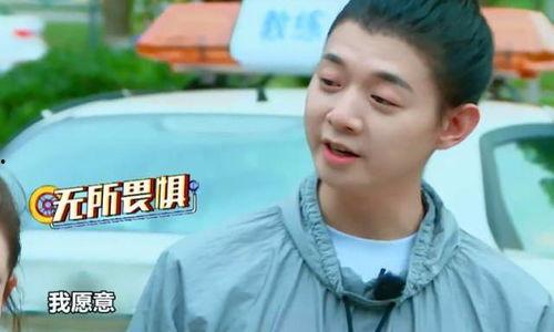 娱乐吃瓜君郑皓,从娱乐吃瓜到影视新星，他的蜕变之路